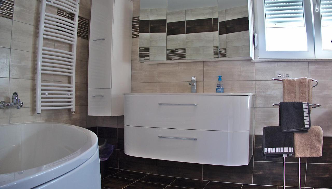 Apartments Le Mare - Pool, Sandstrand, Meerblick, W-Lan, Grill Privlaka  Bagian luar foto